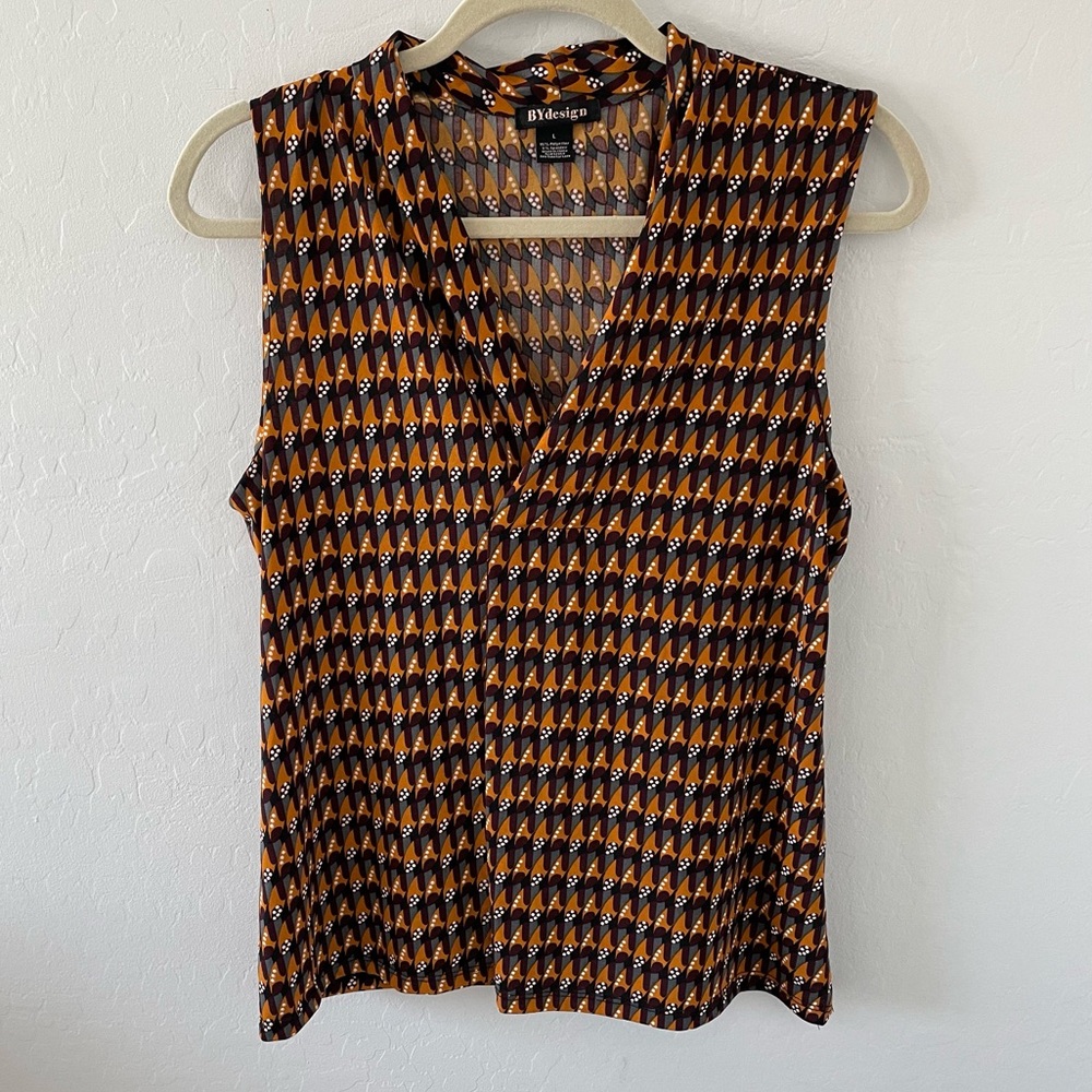 Patterned Sleeveless Blouse